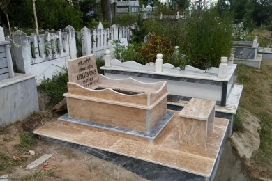 Traverten Çocuk Mezarı
