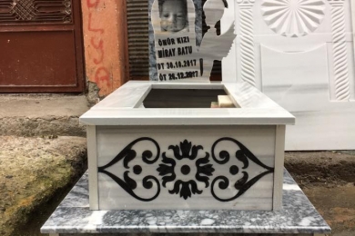 Desenli Çocuk Mezarı